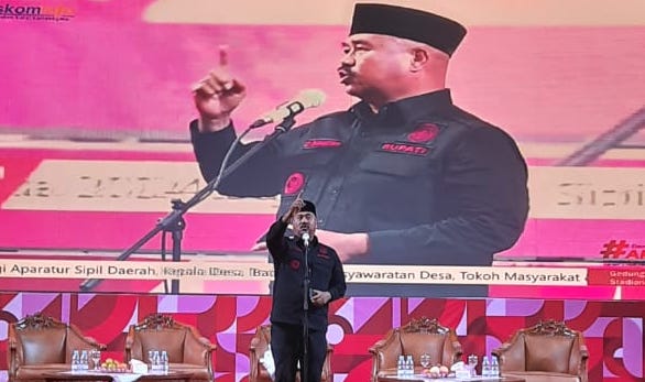 Bupati Kukar Edi Damansyah dalam Simposium Pilkada 2024. Disebut baru satu periode menjabat. FOTO: NALENDRO PRIAMBODO-KANDELA-KALTIMKECE.ID