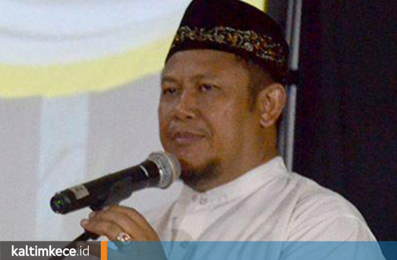 Ketua DPD II Golkar Kukar sekaligus Ketua DPRD Kukar Abdul Rasid, saat memberikan sambutan dalam puncak perayaan HUT ke-55 Golkar. (istimewa)