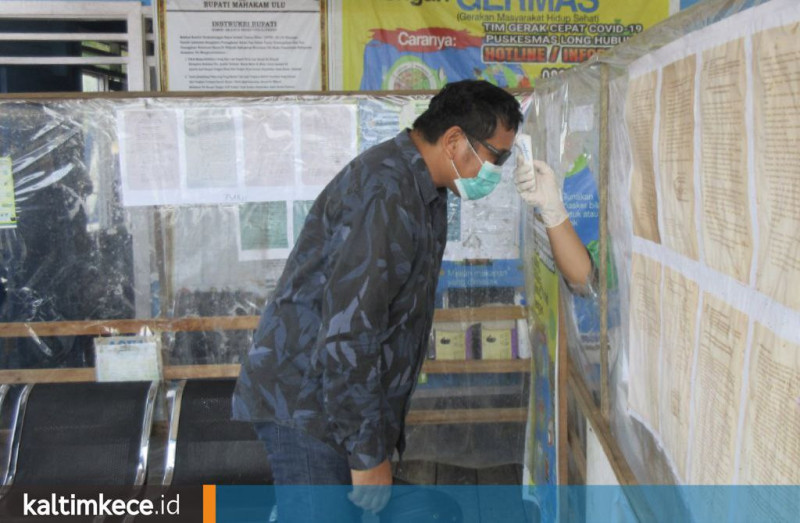 Bupati Mahakam Ulu, Bonifasius Belawan Geh mencontohkan setiap orang yang hendak masuk ke Mahulu harus mengikuti prosedur yang ditetapkan (kaltimkece.id/Nalendro Priambodo)