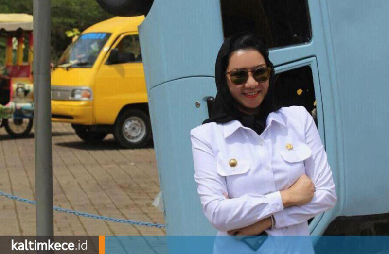 Rita Widyasari saat masih menjabat bupati Kukar pada 2017. (facebook/rita widyasari)