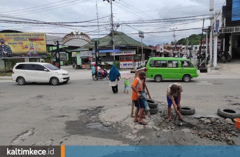Situasi di Jalan Awang Long, Samarinda Kota. (foto: samuel gading/kaltimkece.id)