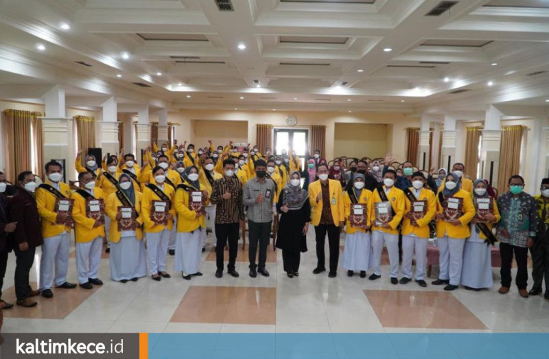 Puluhan mahasiswa Politeknik Kesehatan Kaltim mengikuti yudisium di Berau. (foto: istimewa)