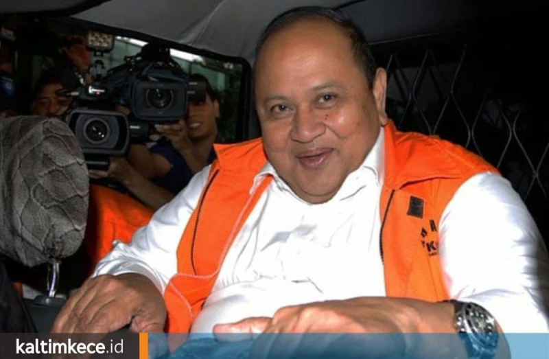Emir Moeis ketika ditahan Komisi Pemberantasan Korupsi.
