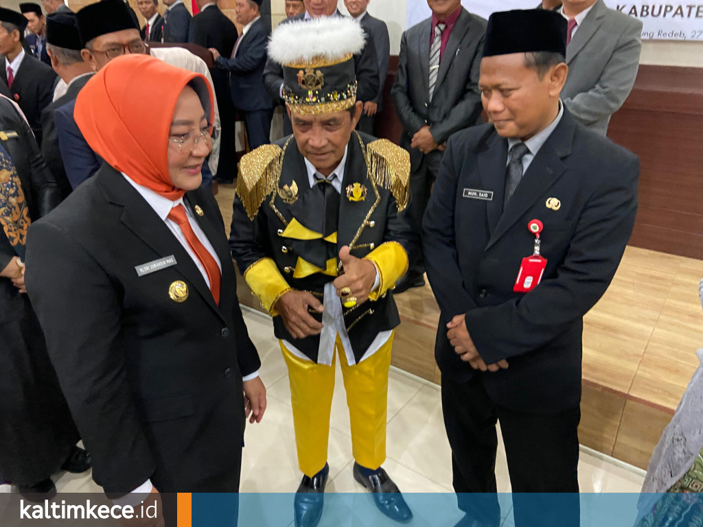 Bupati Berau, Sri Juniarsih bersama Sekda Berau, Muhammad Said (kiri) usai pelantikan, Jumat (27/10/2023). FOTO: ISTIMEWA.
