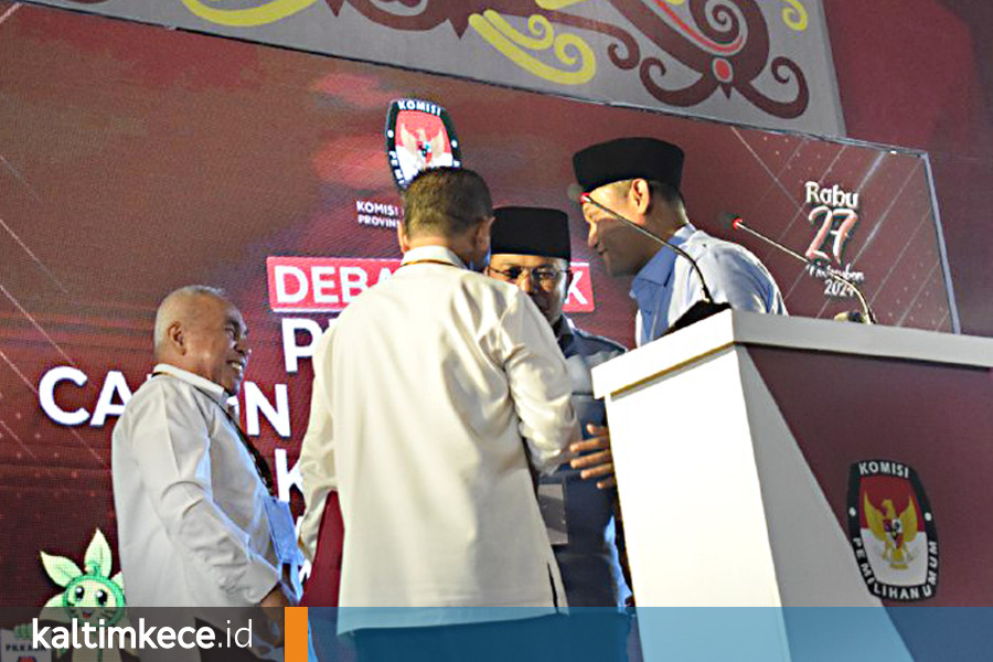 Debat pertama Pilgub Kaltim yang digelar di Plenary Hall, Sempaja Selatan, Samarinda, Rabu, 23 Oktober 2024. FOTO: M AL FATIH-KALTIMKECE.ID