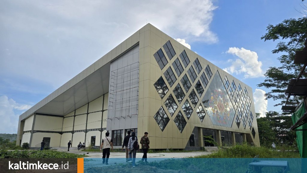 Potret Gedung Ekonomi Kreatif (Ekraf) yang terletak di sekitar Bundaran Tuah Himba, Tenggarong. FOTO; ALDI BUDIARIS-KALTIMKECE.ID
