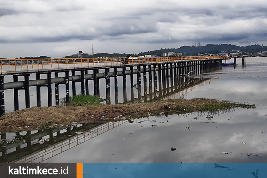 Pembangunan Intake Karang Asam di Sungai Mahakam, diperlukan jembatan sepanjang 162 meter menjorok ke tengah sungai untuk penempatan rumah pompa menghindari tepi sungai yang mengalami pendangkalan. FOTO: M AL FATIH-KALTIMKECE.ID