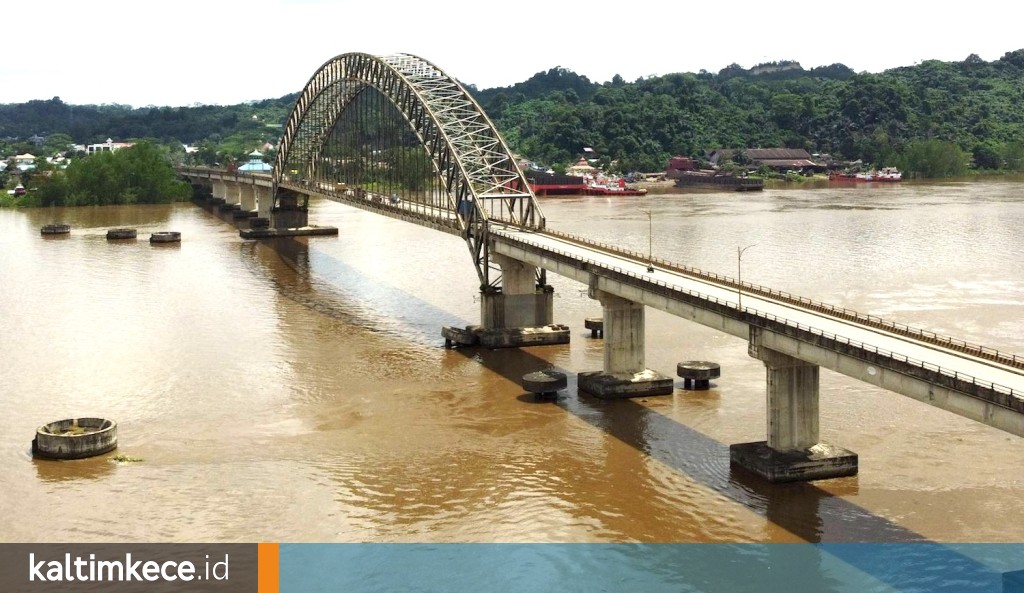 Jembatan Mahulu di Samarinda yang ditabrak ponton batu bara pada Selasa, 23 Desember 2025. FOTO: LA HAMSAH-KALTIMKECE.ID