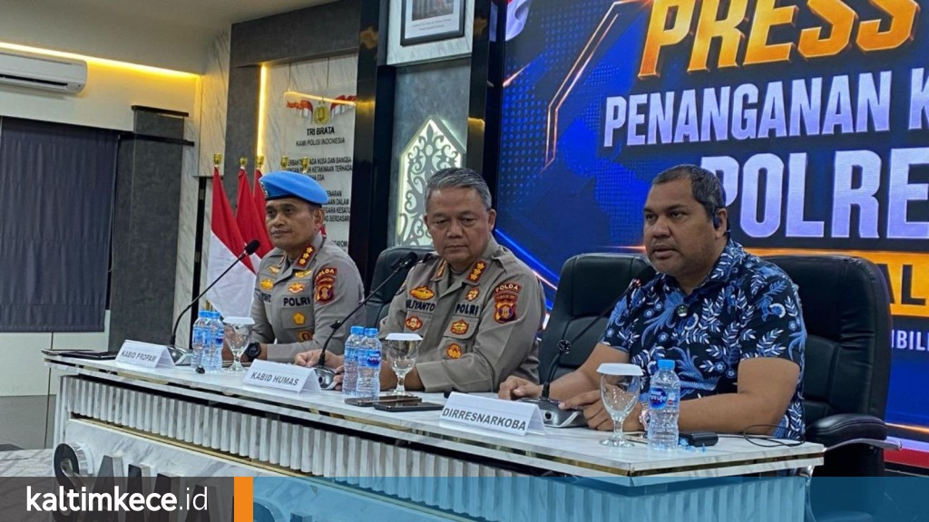 Polda Kaltim merilis kasus narkoba yang melibatkan Kasatreskoba, Polres Kukar, AKP Yohanes Bonar Adiguna, Ahad, 17 Mei 2026. FOTO: GIARTI IBNU LESTARI-KALTIMKECE.ID
