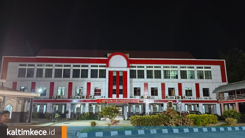 Kantor Disdikbud Kukar digeledah Kejati Kaltim pada Senin malam, 6 Juli 2026. FOTO: ALDI BUDIARIS-KALTIMKECE.ID